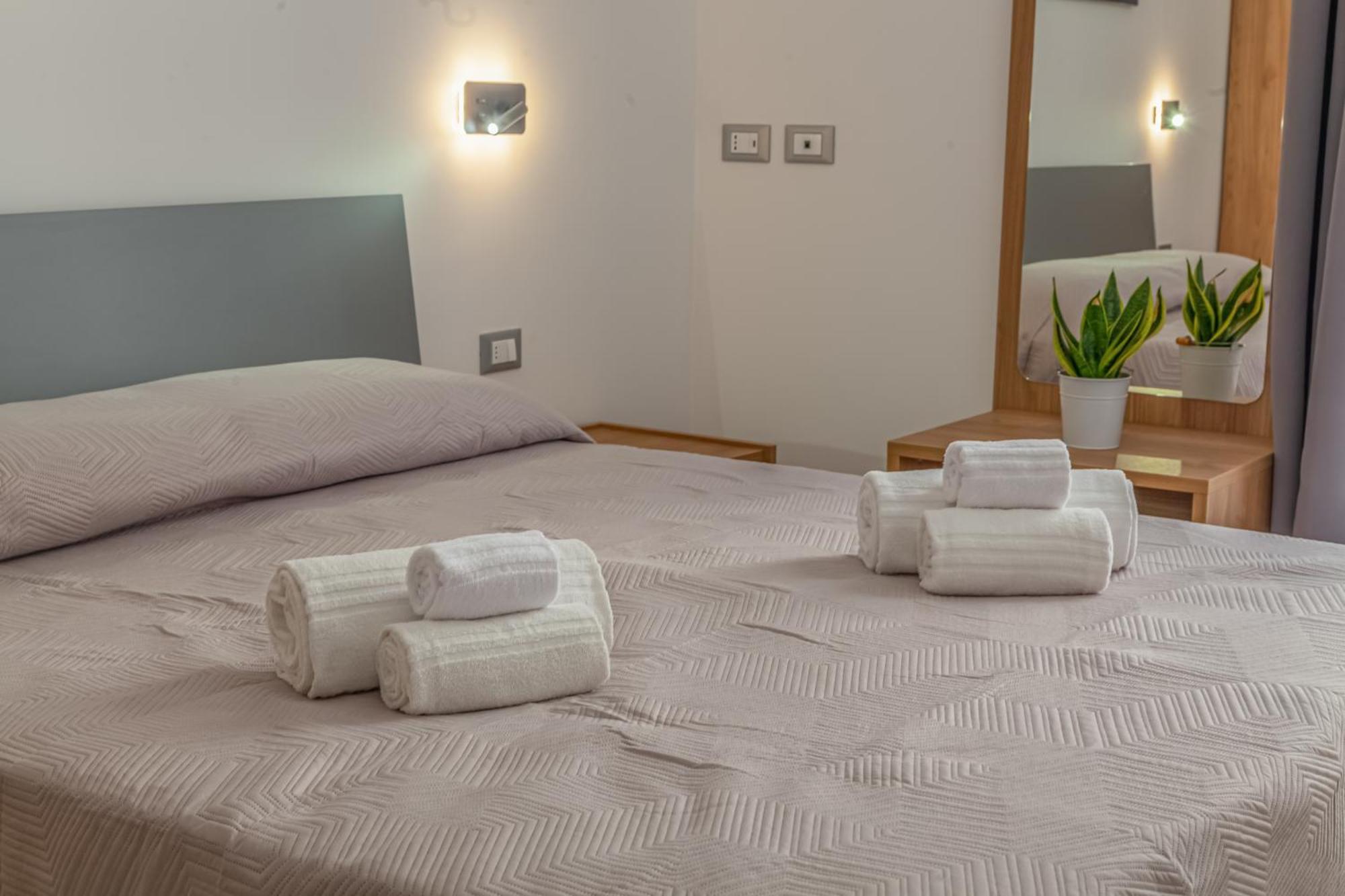 Isgro Rooms Марсала Экстерьер фото